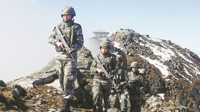 樂享假期請不要忘記還有這樣一群人：兵不解甲，馬不卸鞍