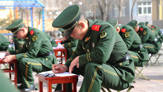 如何幫助新兵走好“兵之初”，在法治軌道上扎實起步？