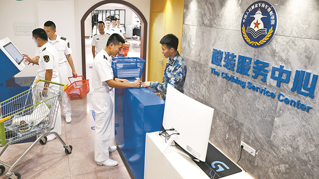 現(xiàn)場試穿 掃碼結(jié)算，海軍首個被裝精確申領(lǐng)超市試點營業(yè)