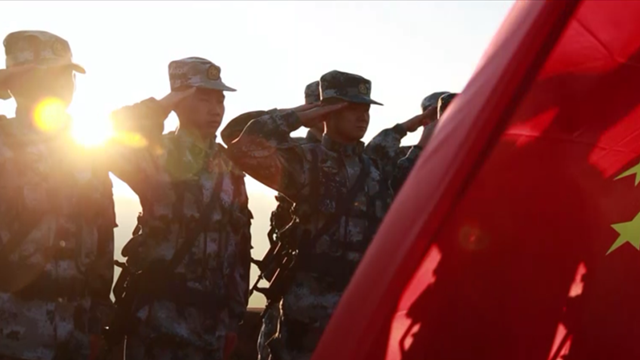 空軍官兵致敬偉大祖國：守衛(wèi)歲月安好，捍衛(wèi)每寸山河