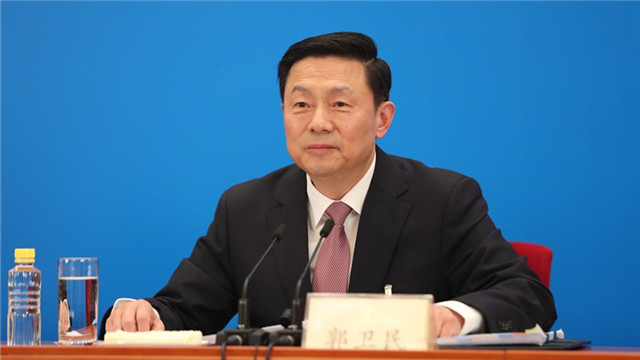 大會新聞發(fā)言人郭衛(wèi)民向中外媒體介紹本次大會有關(guān)情況并回答記者提問