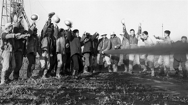 【百個(gè)瞬間說(shuō)百年】1965，十年艱辛探索成就輝煌