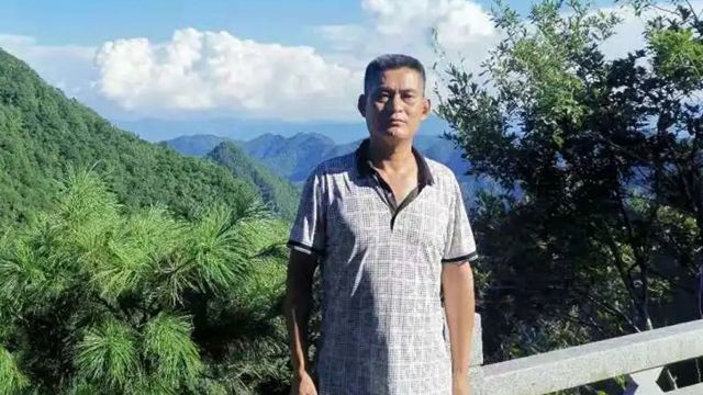 平凡崗位上發(fā)出耀眼的光！同事戰(zhàn)友追憶梅華明淚滿巾
