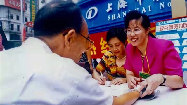 她用40年的堅(jiān)持，鑄就了南京路上這個(gè)“特殊品牌”