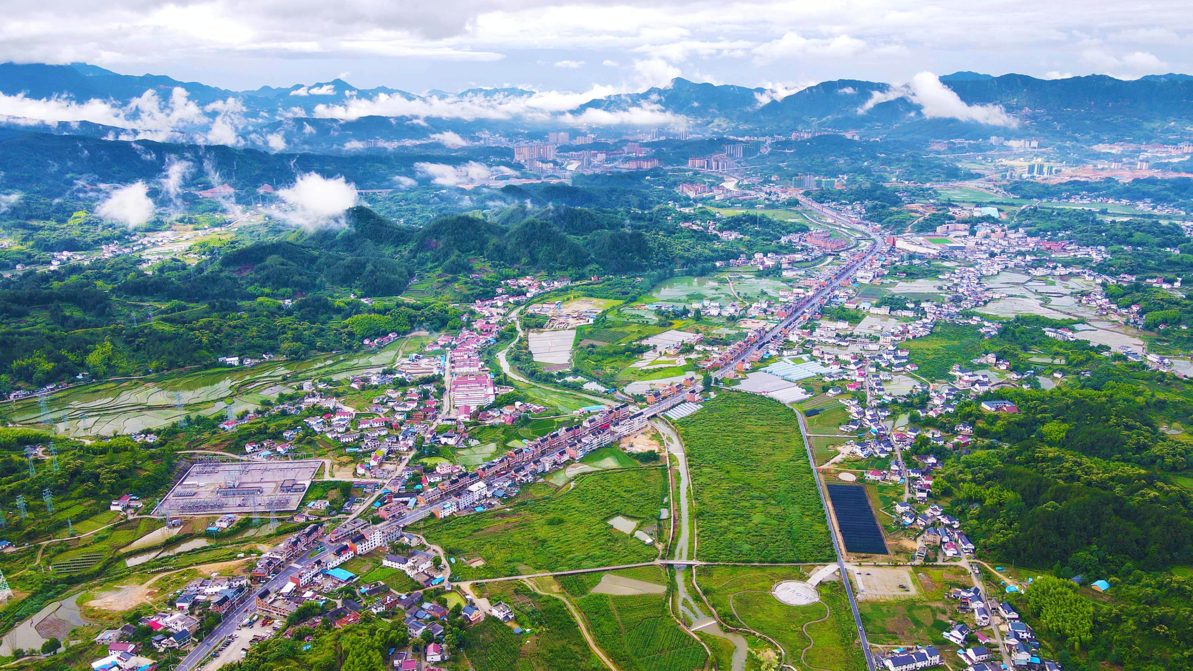 航拍安徽岳西：芒種時節(jié)，阡陌縱橫田園繽紛