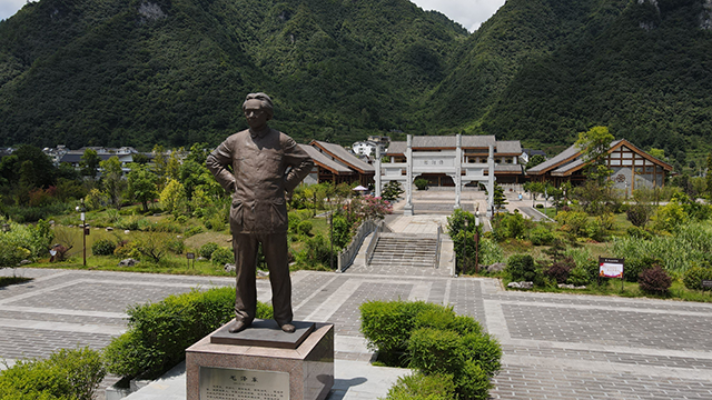 扶智扶志，里師脫貧奔小康