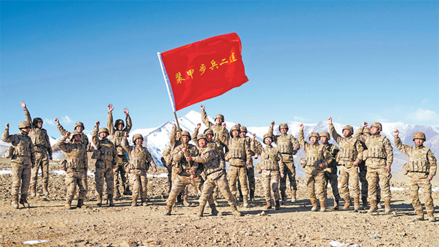 立功創(chuàng)模，軍營(yíng)升起閃亮的星