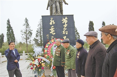 退伍老兵帶頭修建烈士陵園:但為英烈笑九泉(圖)