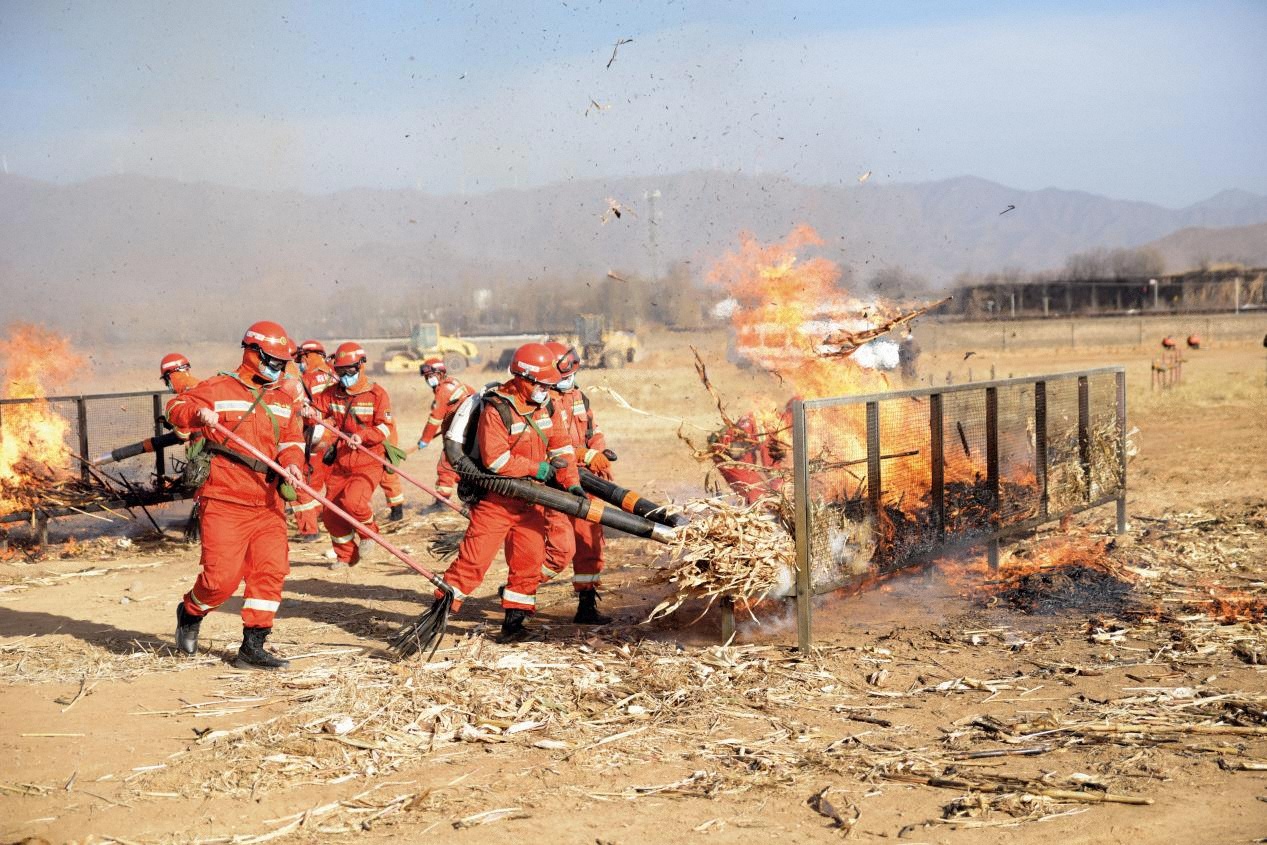 五臺(tái)縣人武部組織民兵分隊(duì)進(jìn)行滅火演練