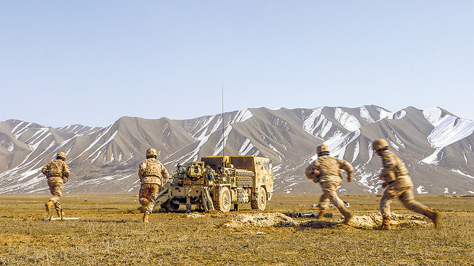 新疆軍區(qū)某團炮兵分隊實彈射擊考核影像