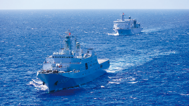 淬劍滄?！＼娔持ш?duì)艦艇編隊(duì)海上訓(xùn)練掠影