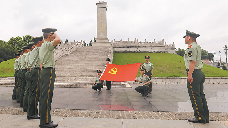 特別策劃丨信念如磐，軍旗跟著黨旗走