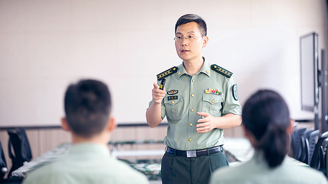 最美新時(shí)代革命軍人風(fēng)采｜傅達(dá)林：為強(qiáng)軍事業(yè)貢獻(xiàn)法學(xué)之力